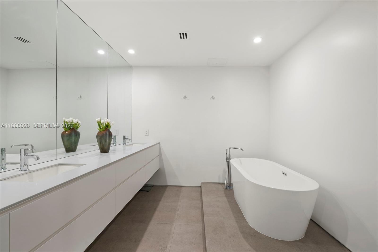 100 S Pointe Dr Unit: 1906/07