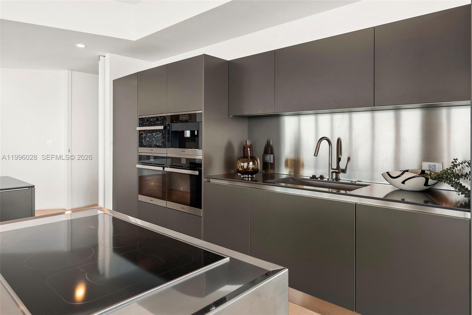 100 S Pointe Dr Unit: 1906/07