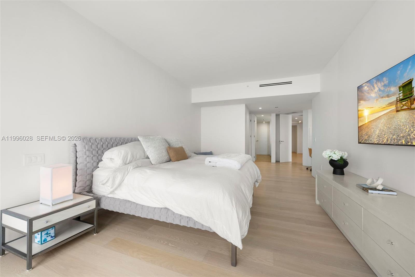 100 S Pointe Dr Unit: 1906/07