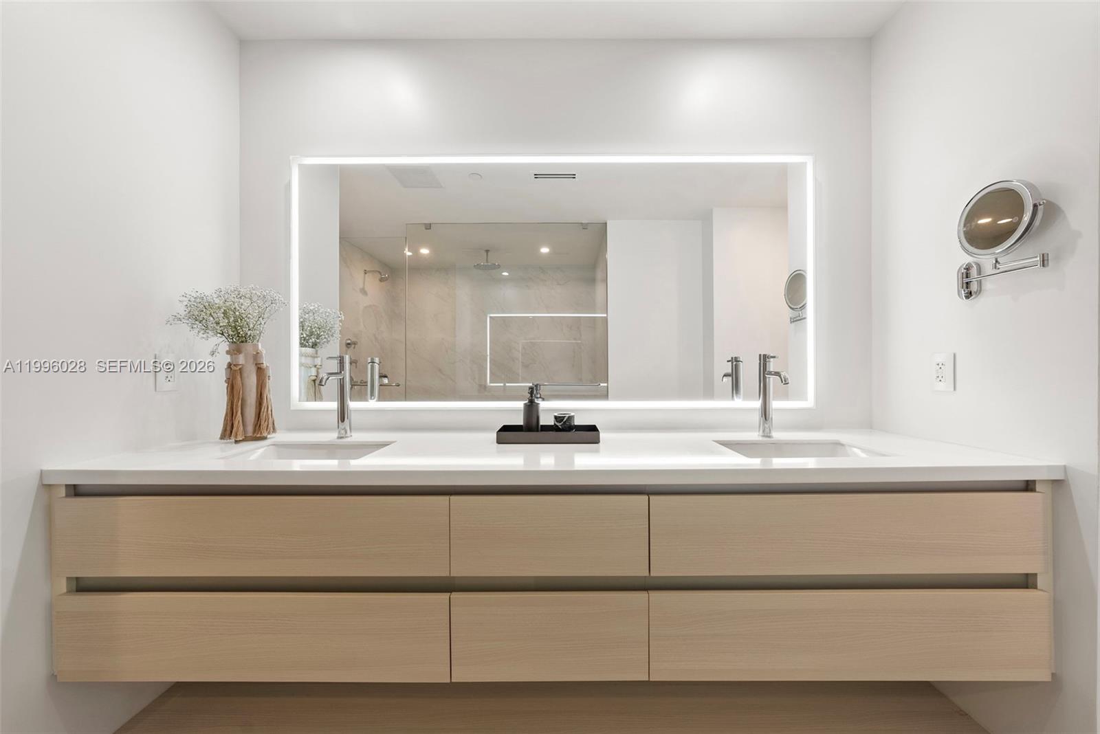 100 S Pointe Drive, Residence 1906/07
