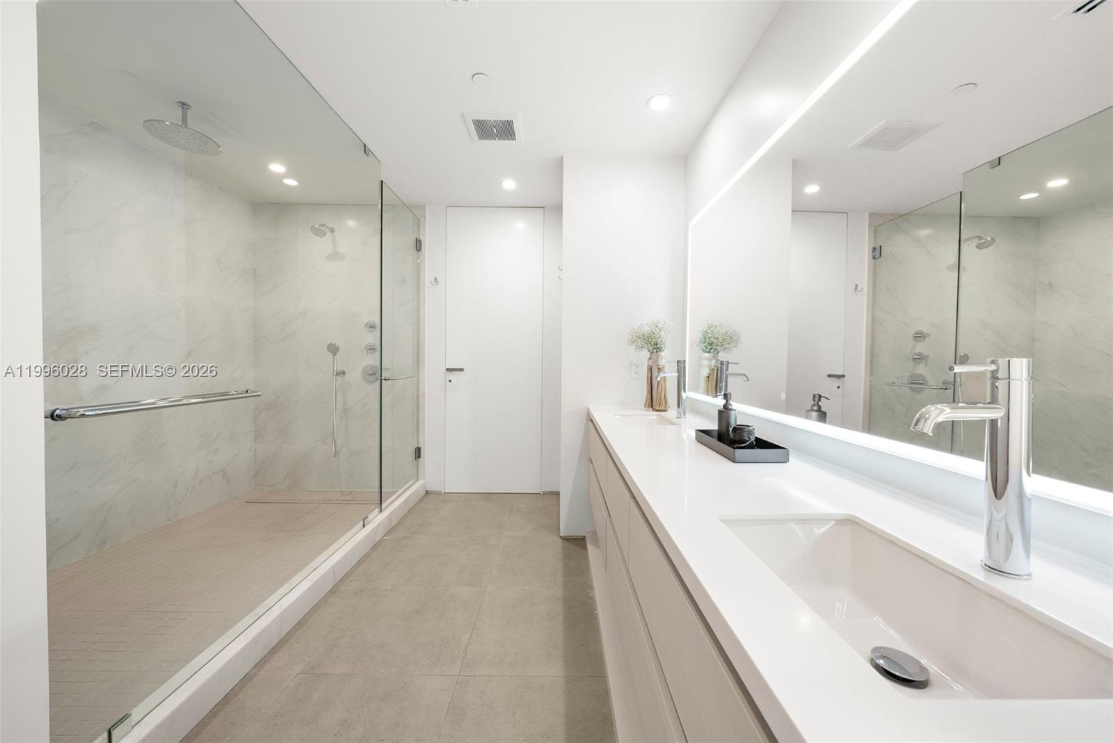 100 S Pointe Drive, Residence 1906/07