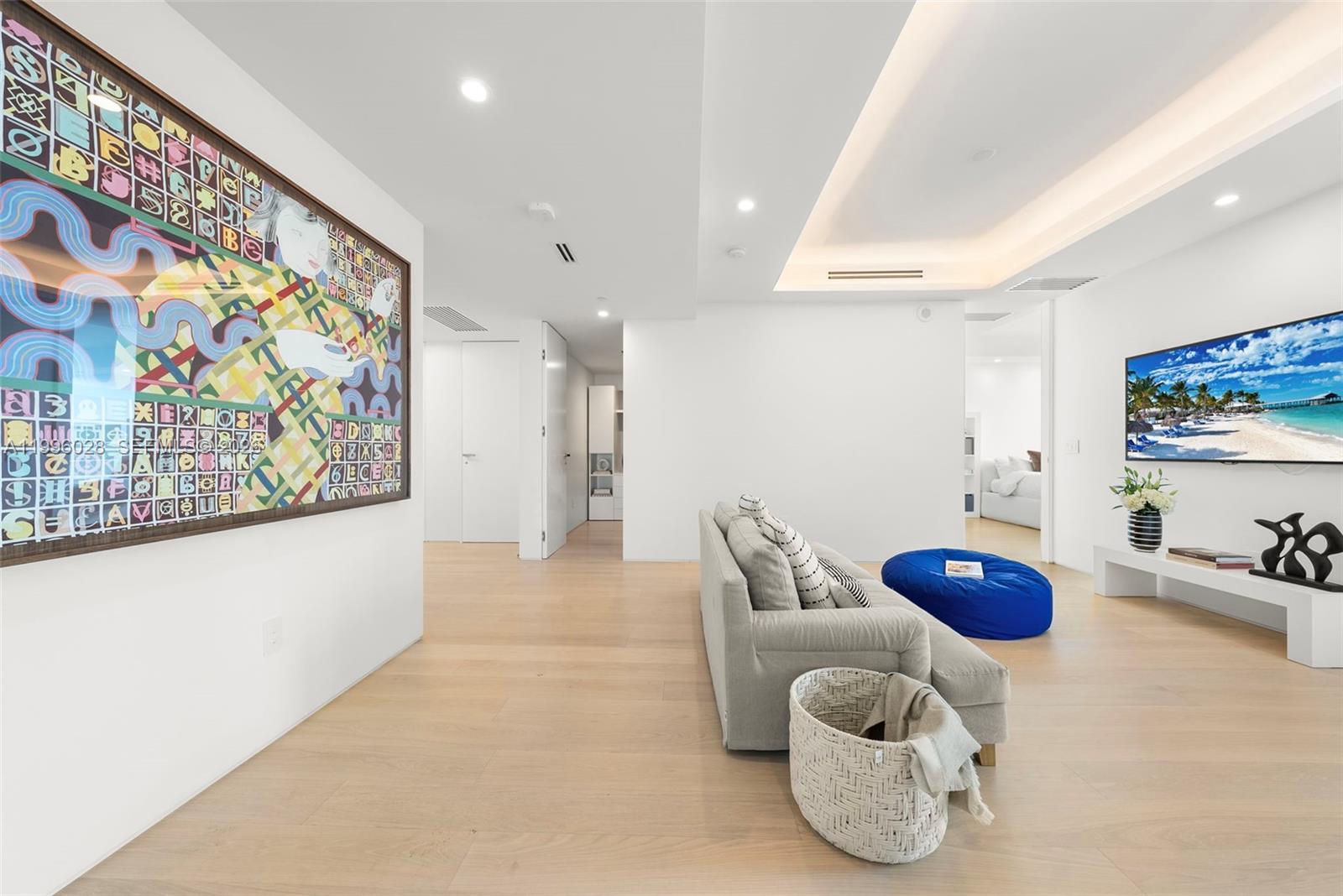 100 S Pointe Drive, Residence 1906/07
