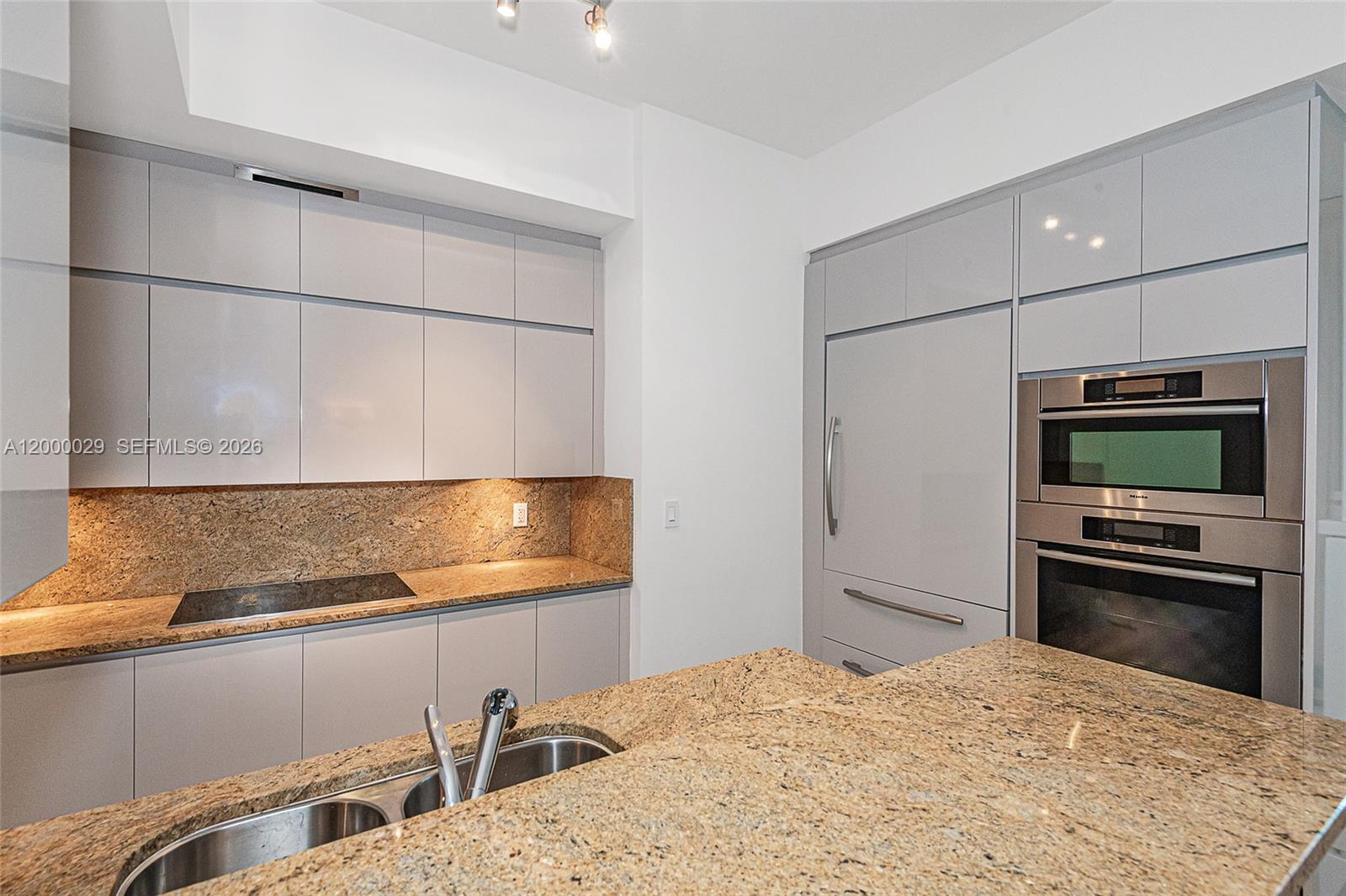 50 S Pointe Dr # 1804