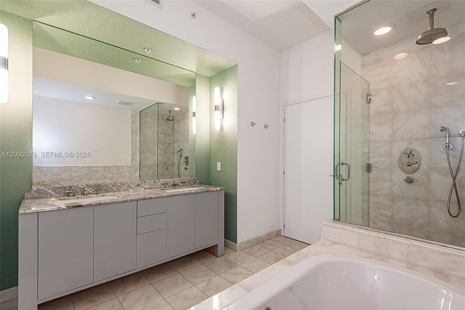 50 S Pointe Dr # 1804