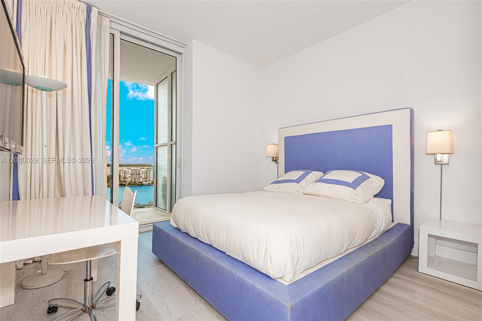 50 S Pointe Dr # 1804