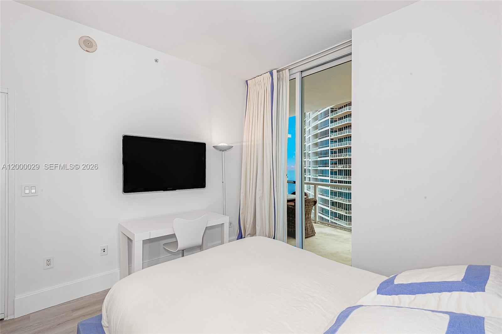 50 S Pointe Dr # 1804