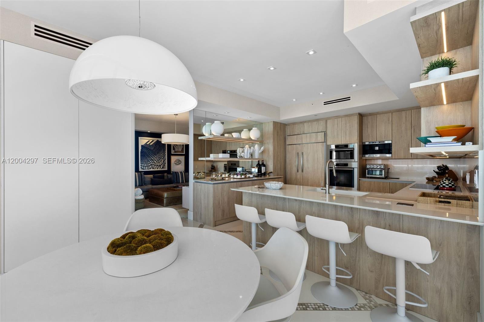 50 S Pointe Dr Unit: 1502/03