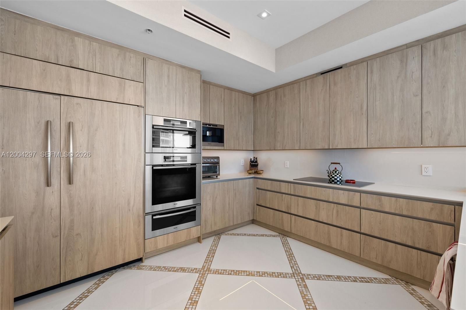 50 S Pointe Dr Unit: 1502/03