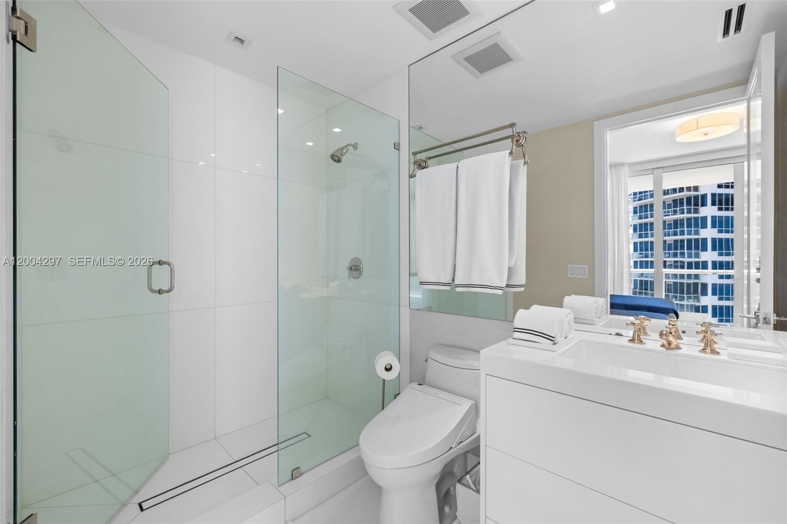 50 S Pointe Dr Unit: 1502/03