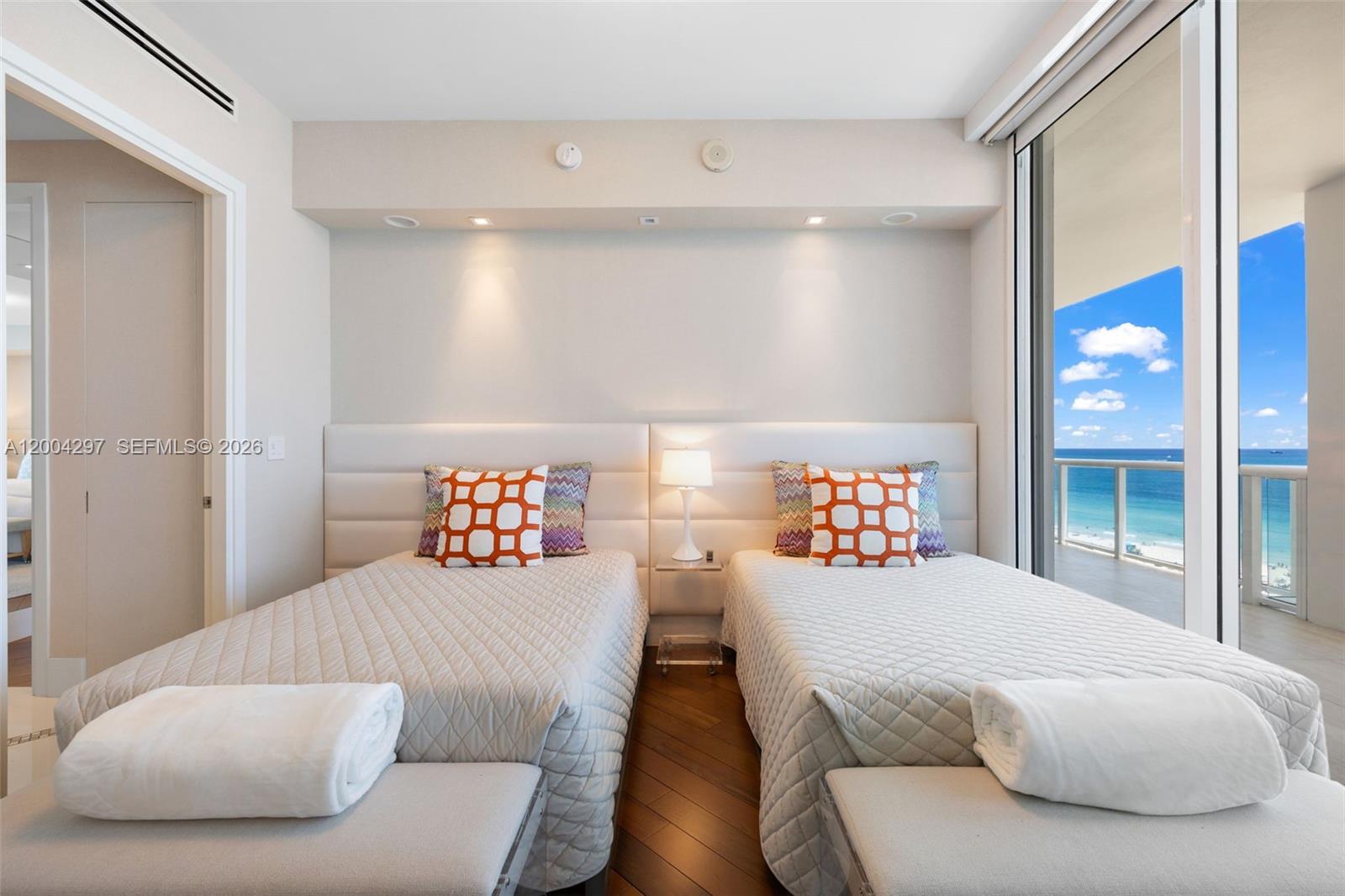 50 S Pointe Dr Unit: 1502/03