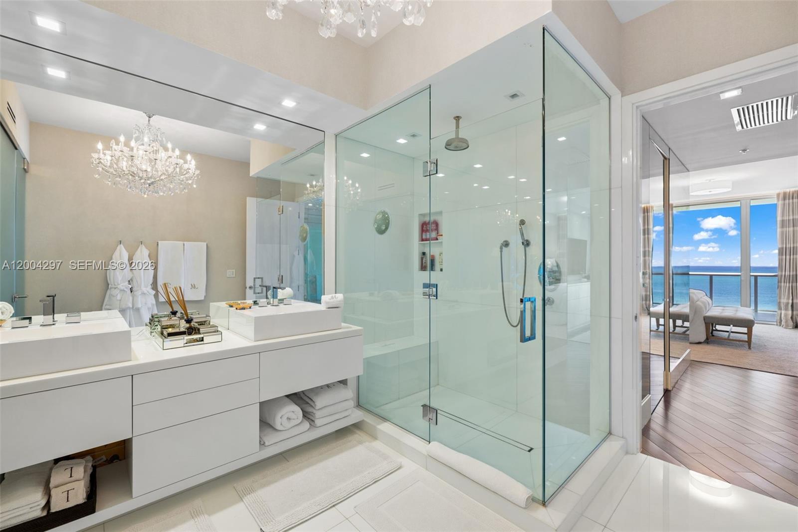 50 S Pointe Dr Unit: 1502/03