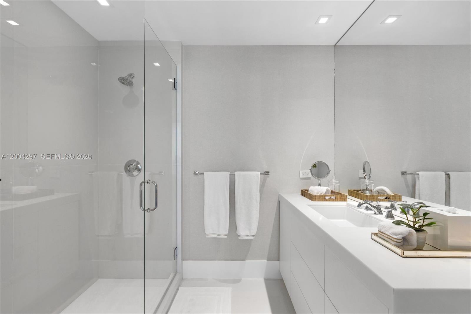 50 S Pointe Dr Unit: 1502/03