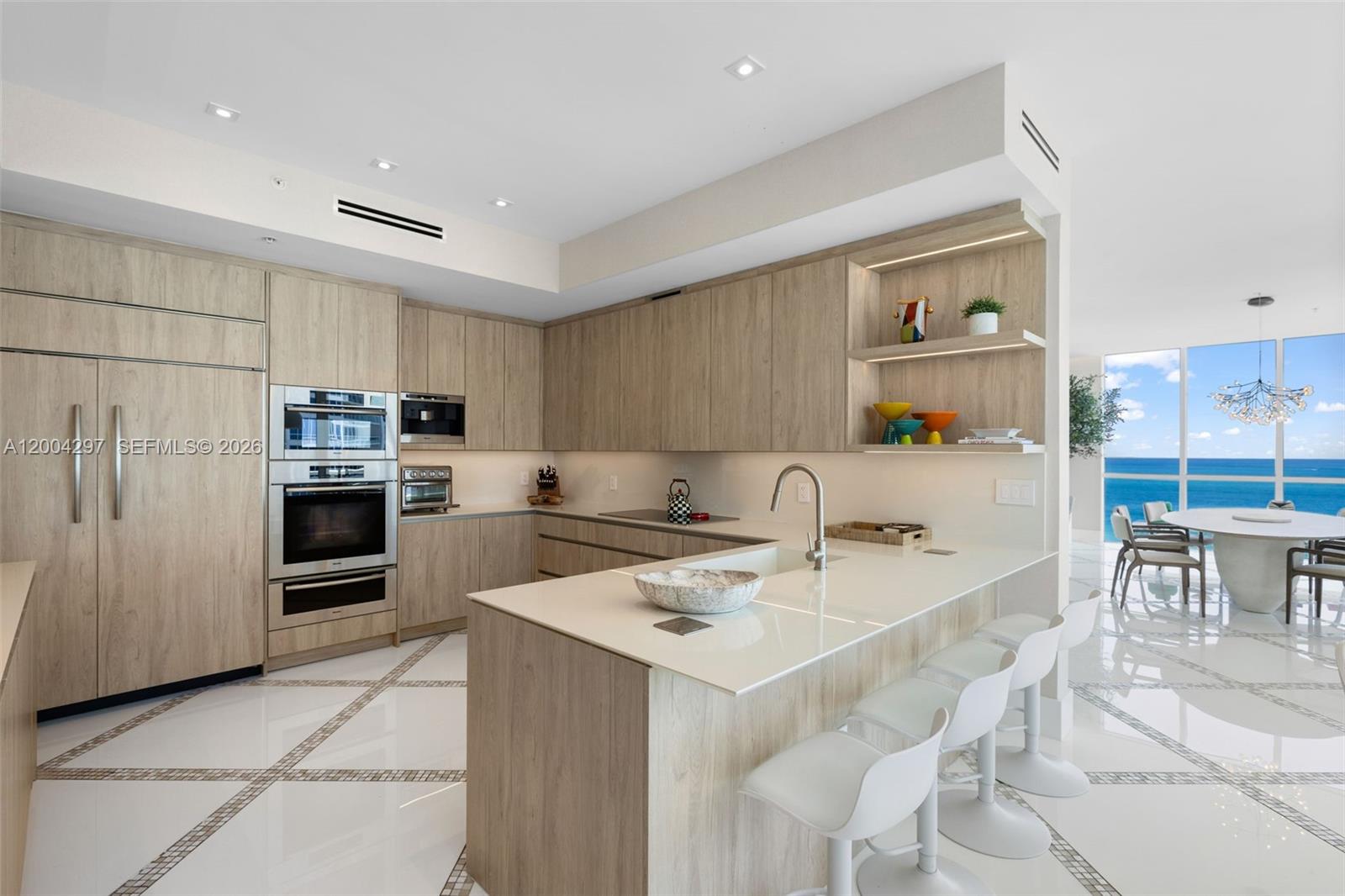 50 S Pointe Dr Unit: 1502/03