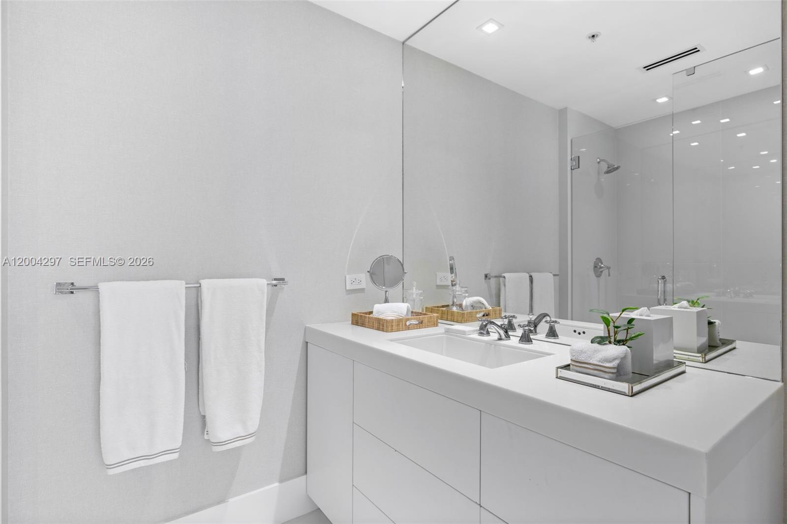 50 S Pointe Dr Unit: 1502/03