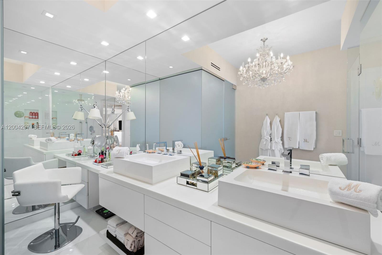 50 S Pointe Dr Unit: 1502/03