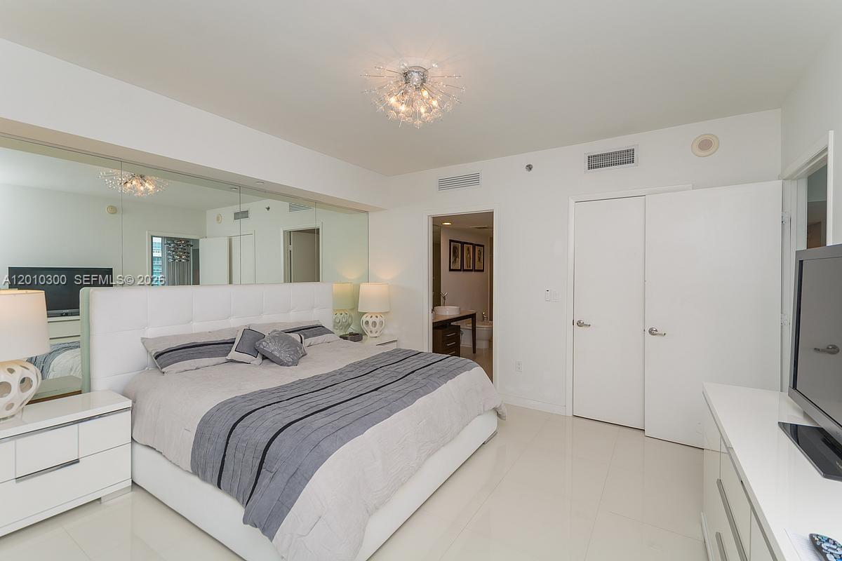495 Brickell Ave # 3710