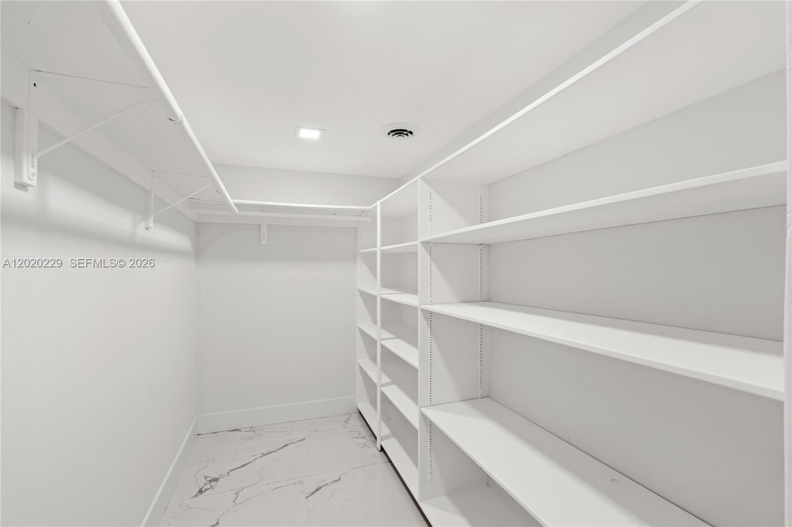 112 E 1st Ct