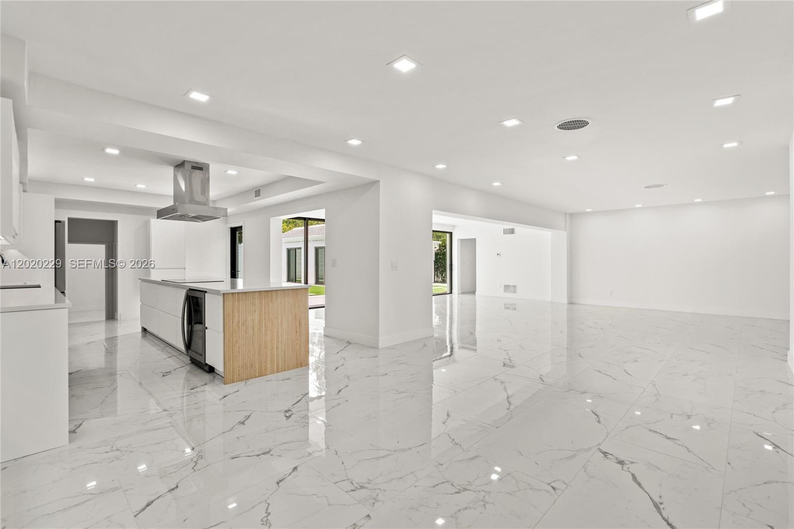 112 E 1st Ct