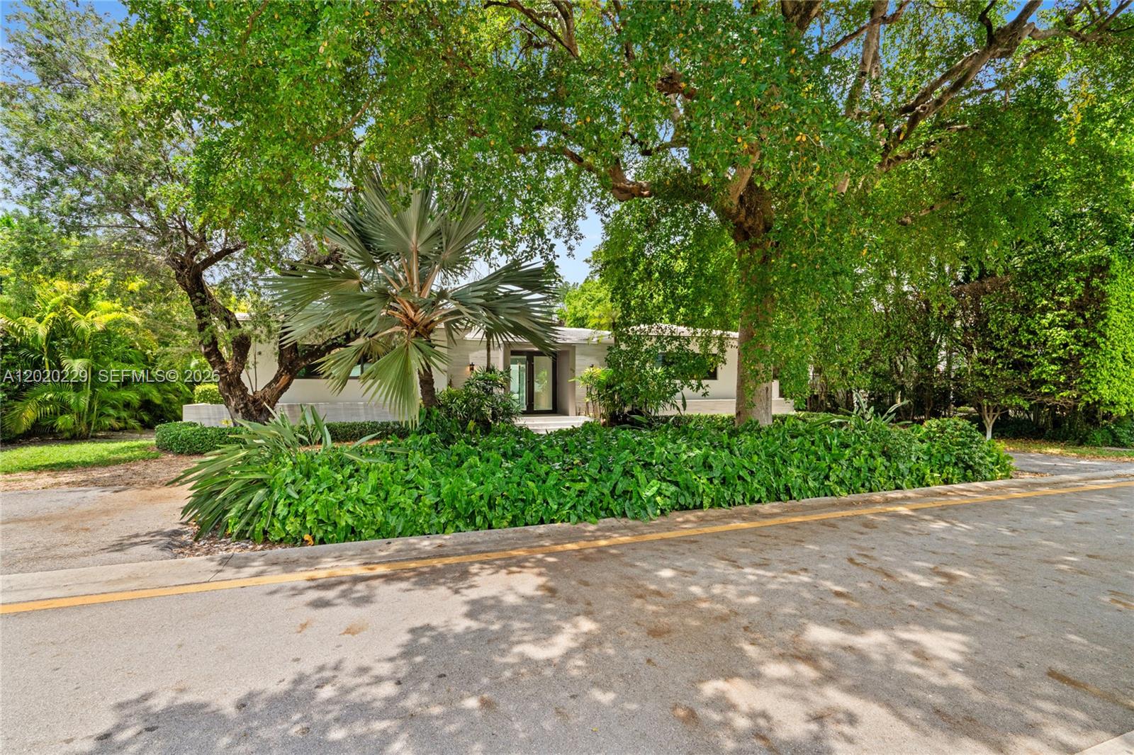 112 E 1st Ct