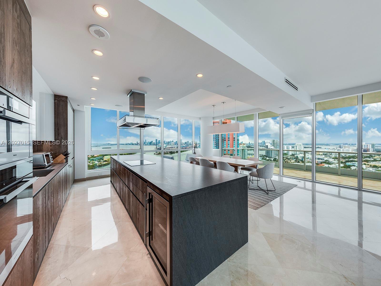 100 S Pointe Dr # 3407