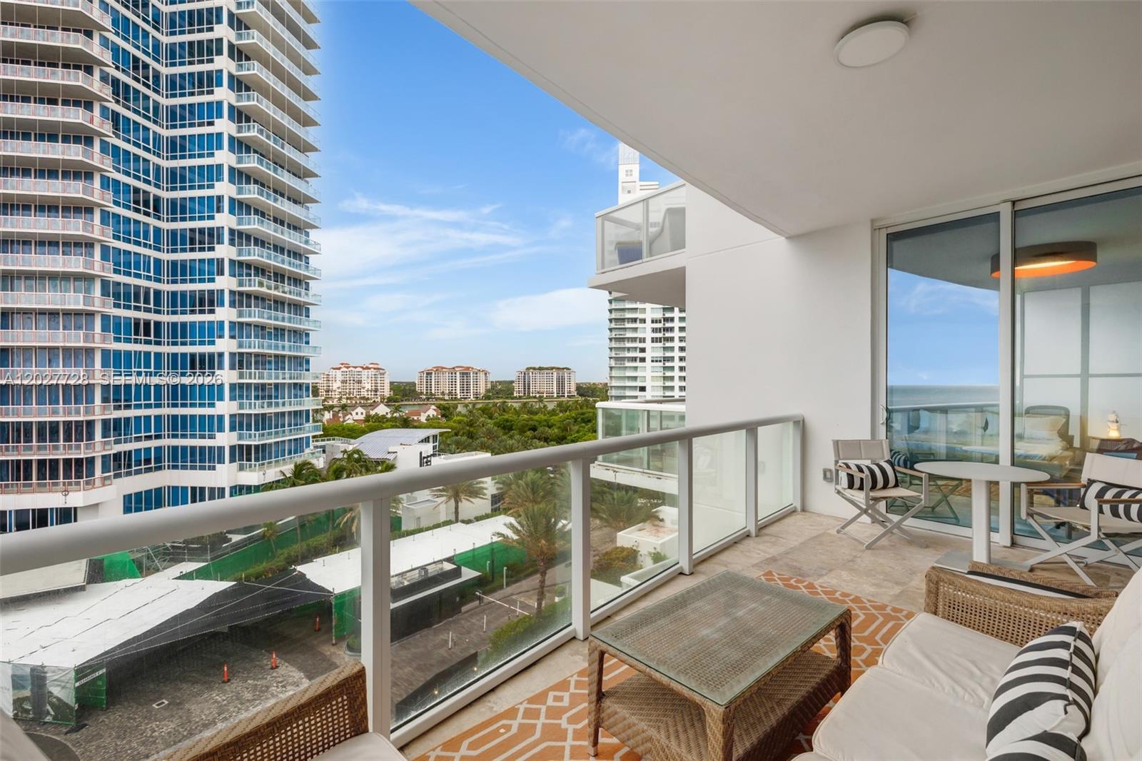 50 S Pointe Dr # 903
