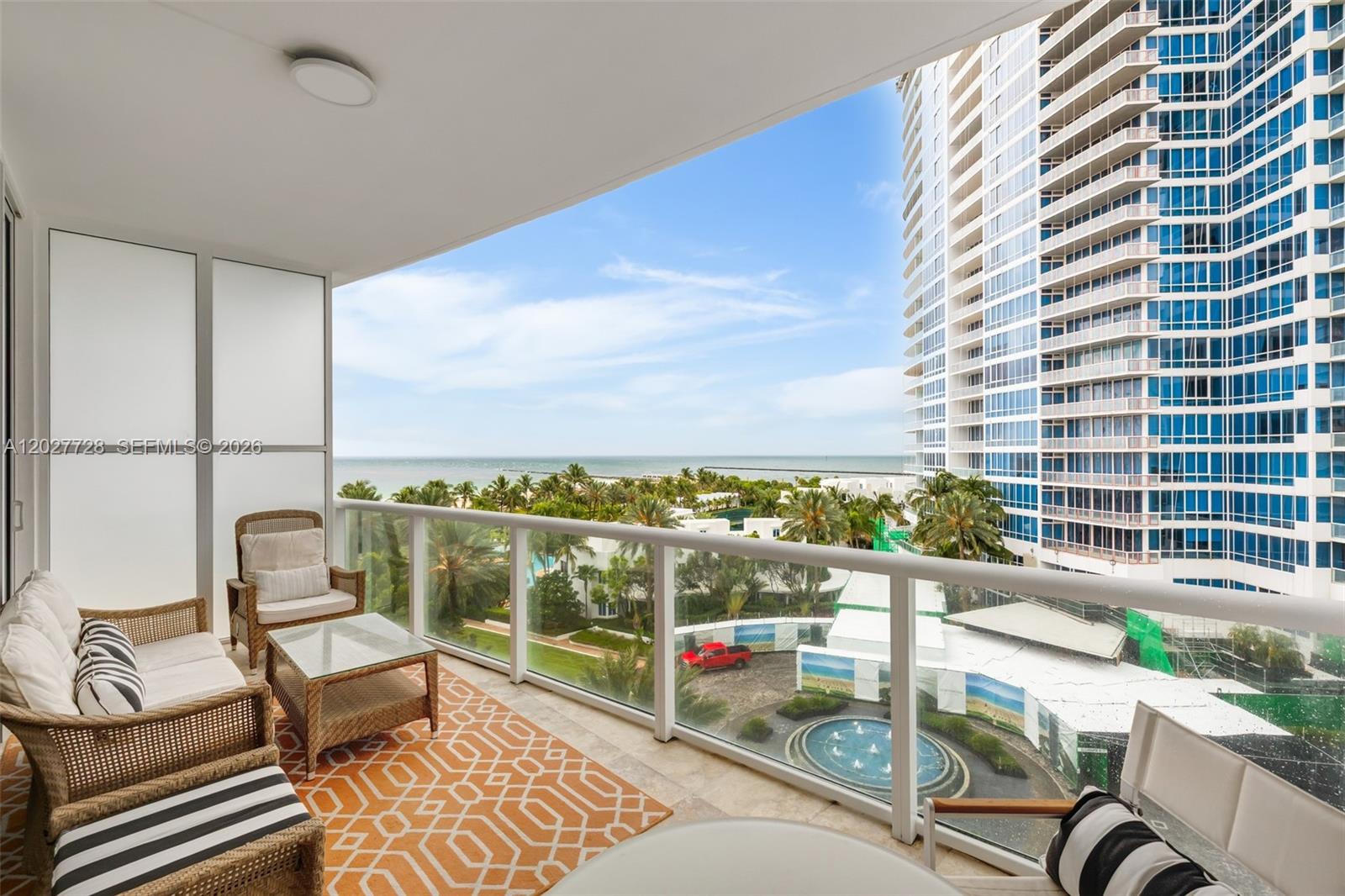 50 S Pointe Dr # 903