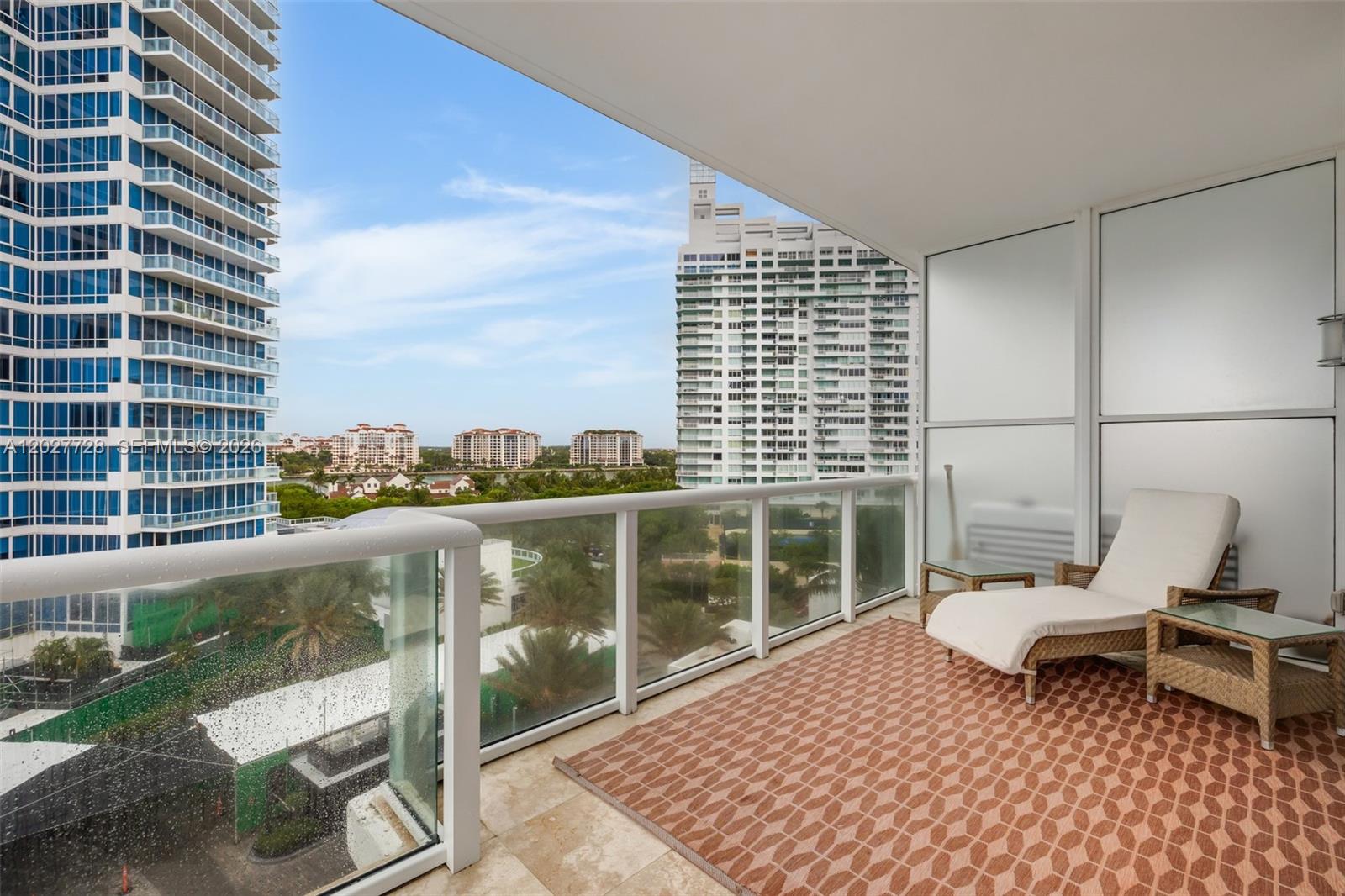 50 S Pointe Dr # 903