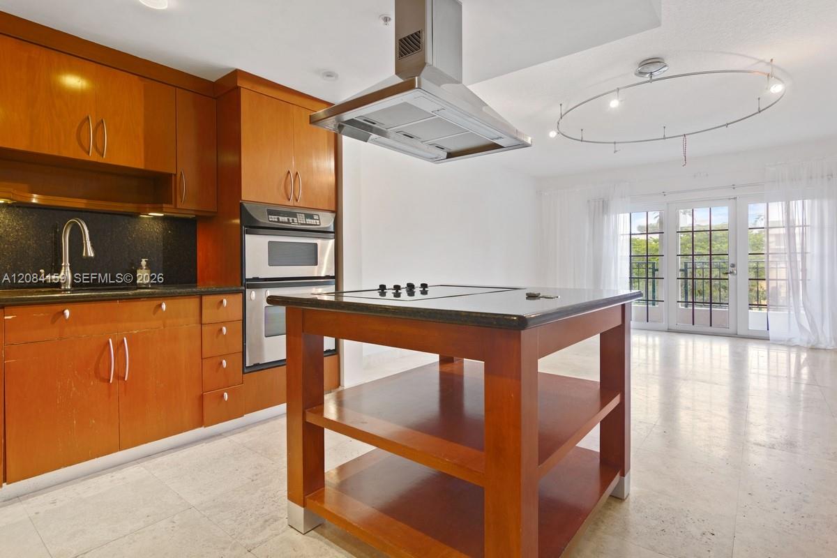 300 Euclid Ave # 209