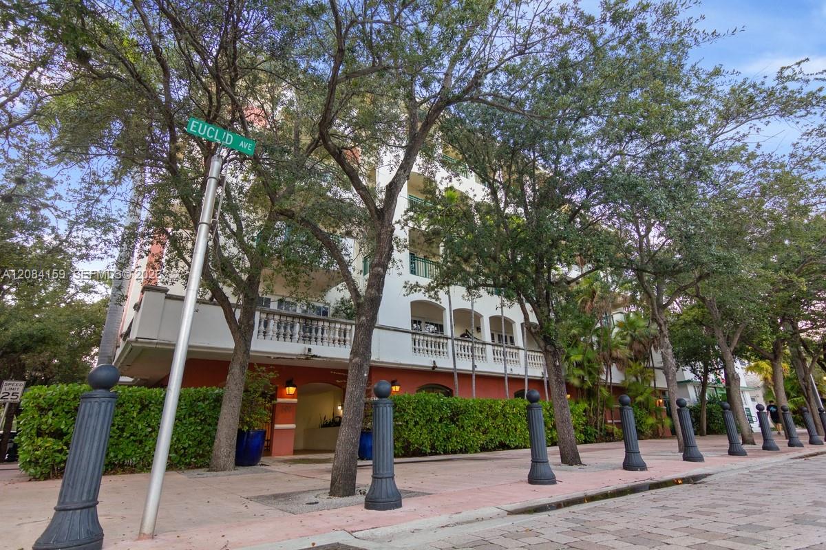 300 Euclid Ave # 209