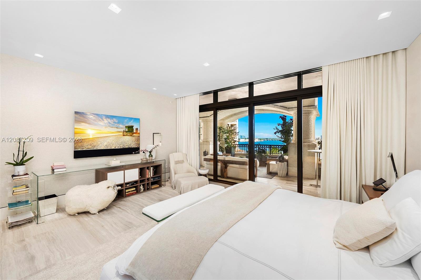 7052 Fisher Island Dr # 7052