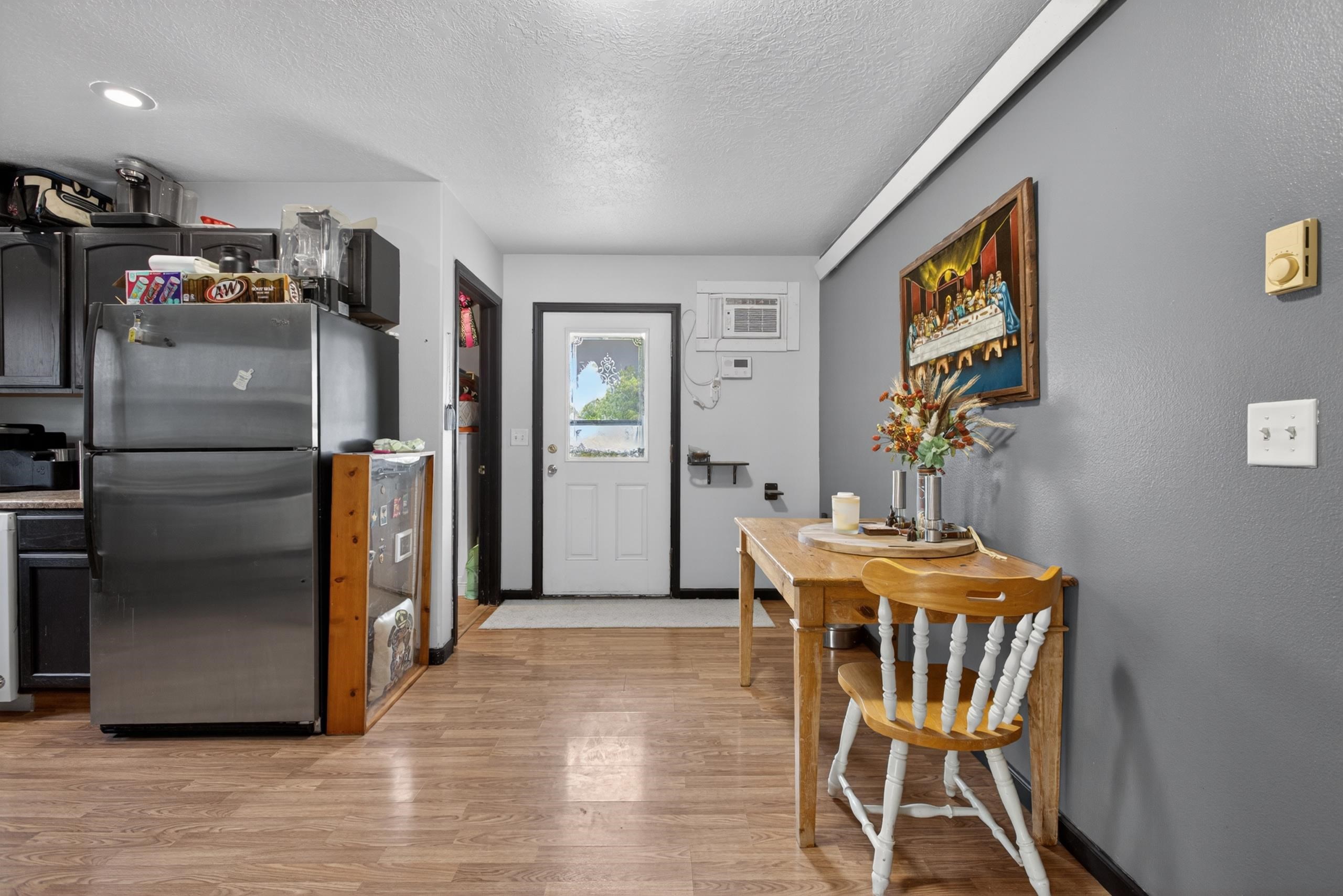 215 7th Avenue