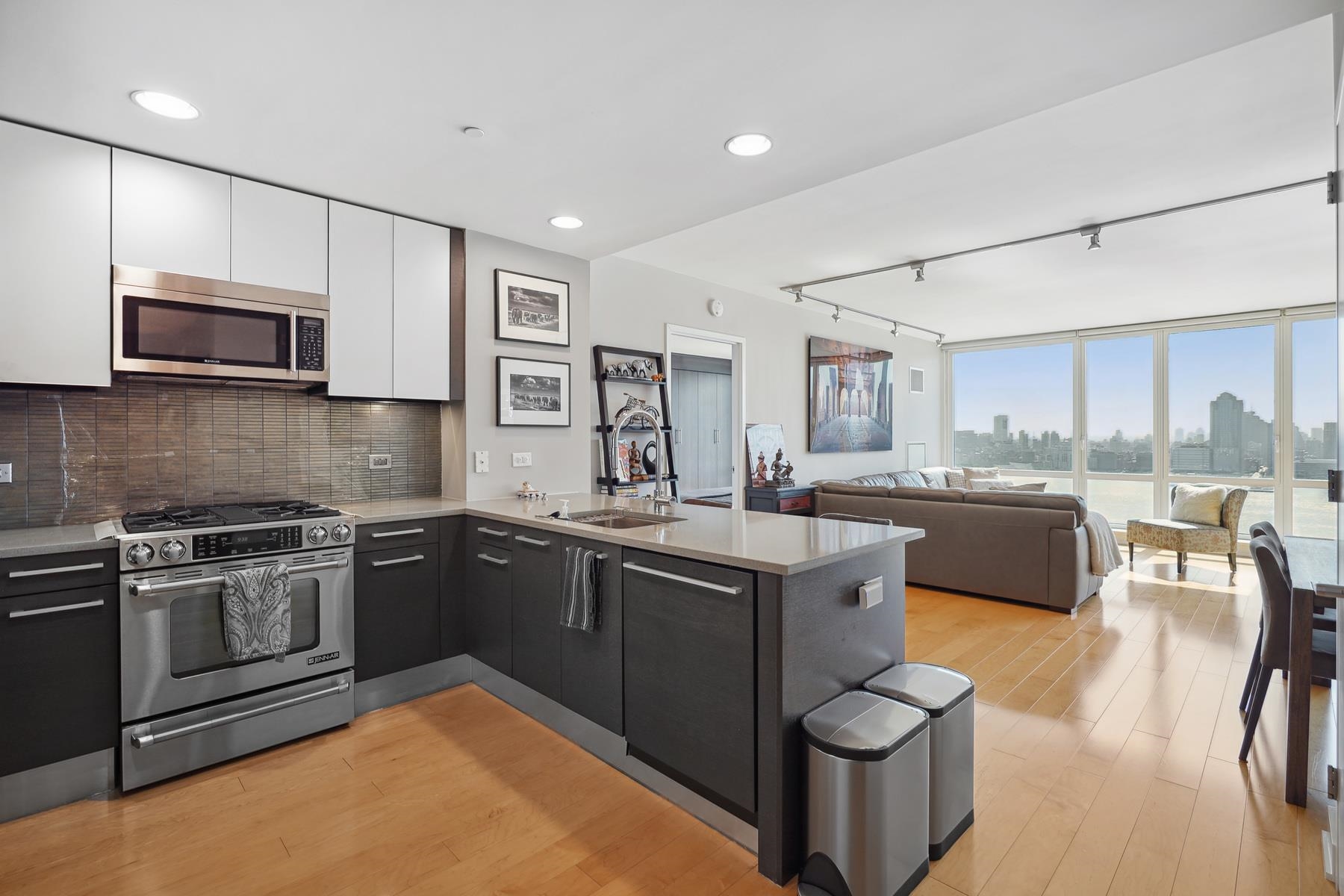 2 2ND ST Unit: 3103