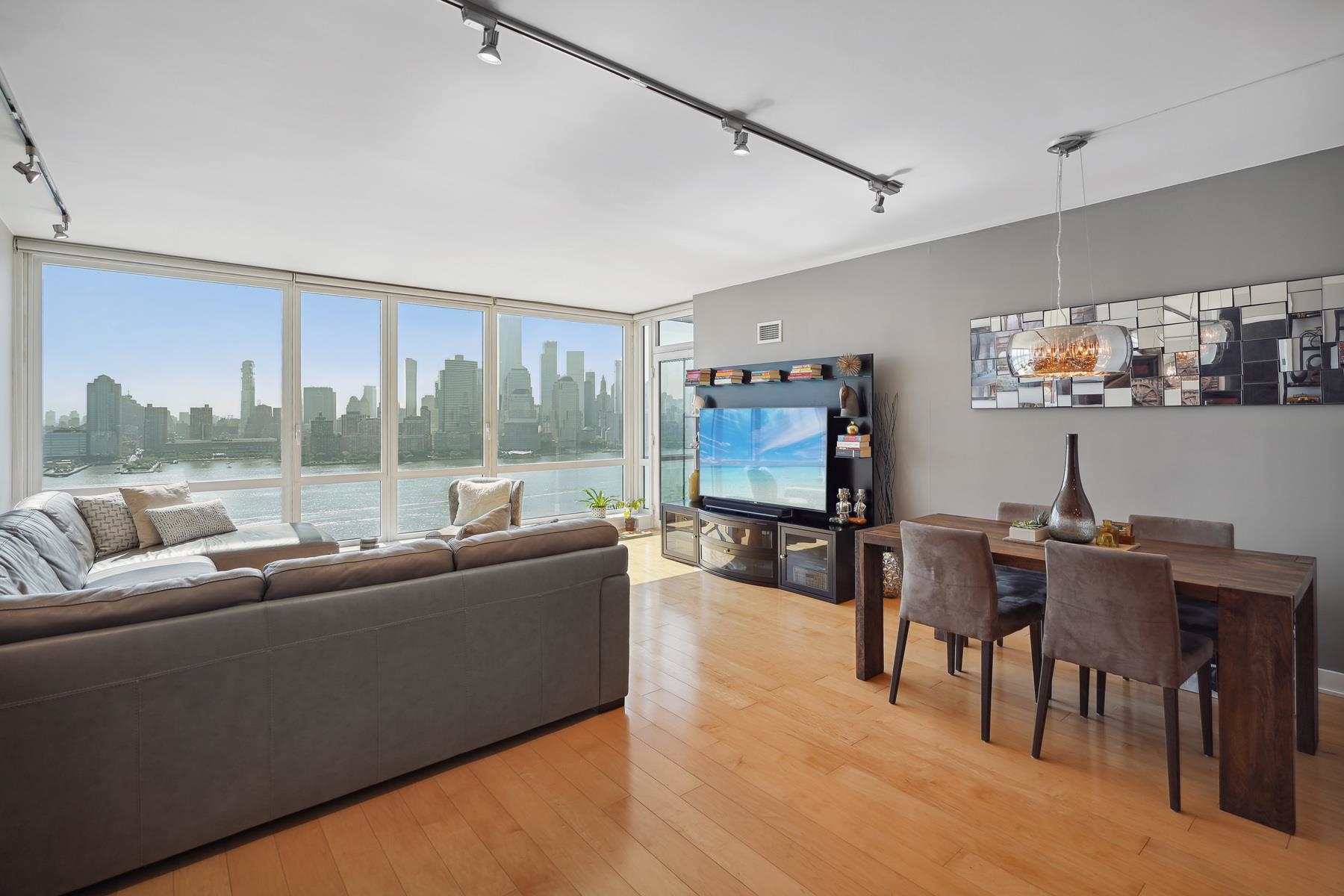 2 2ND ST Unit: 3103