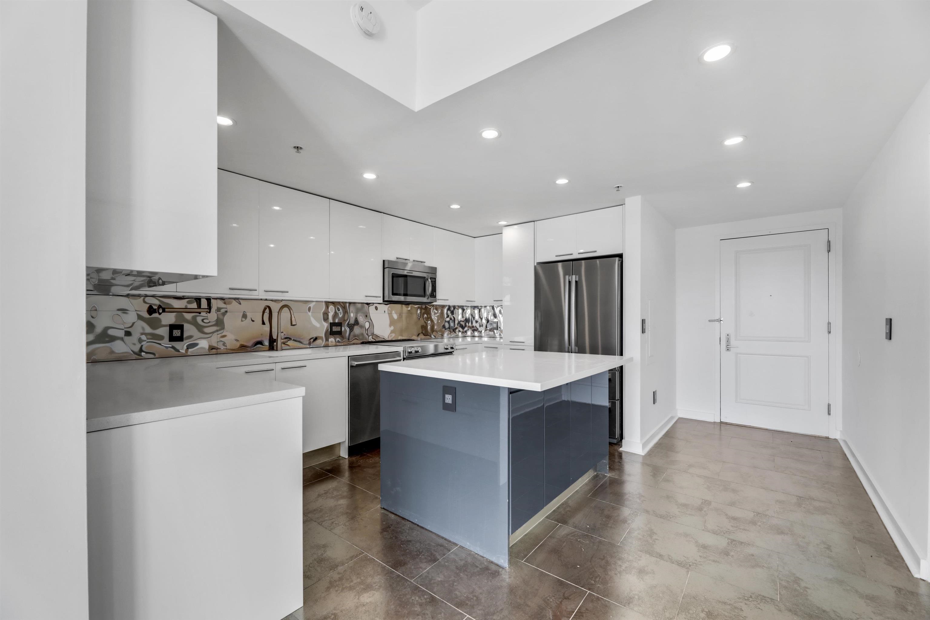 88 MORGAN ST Unit: 1006