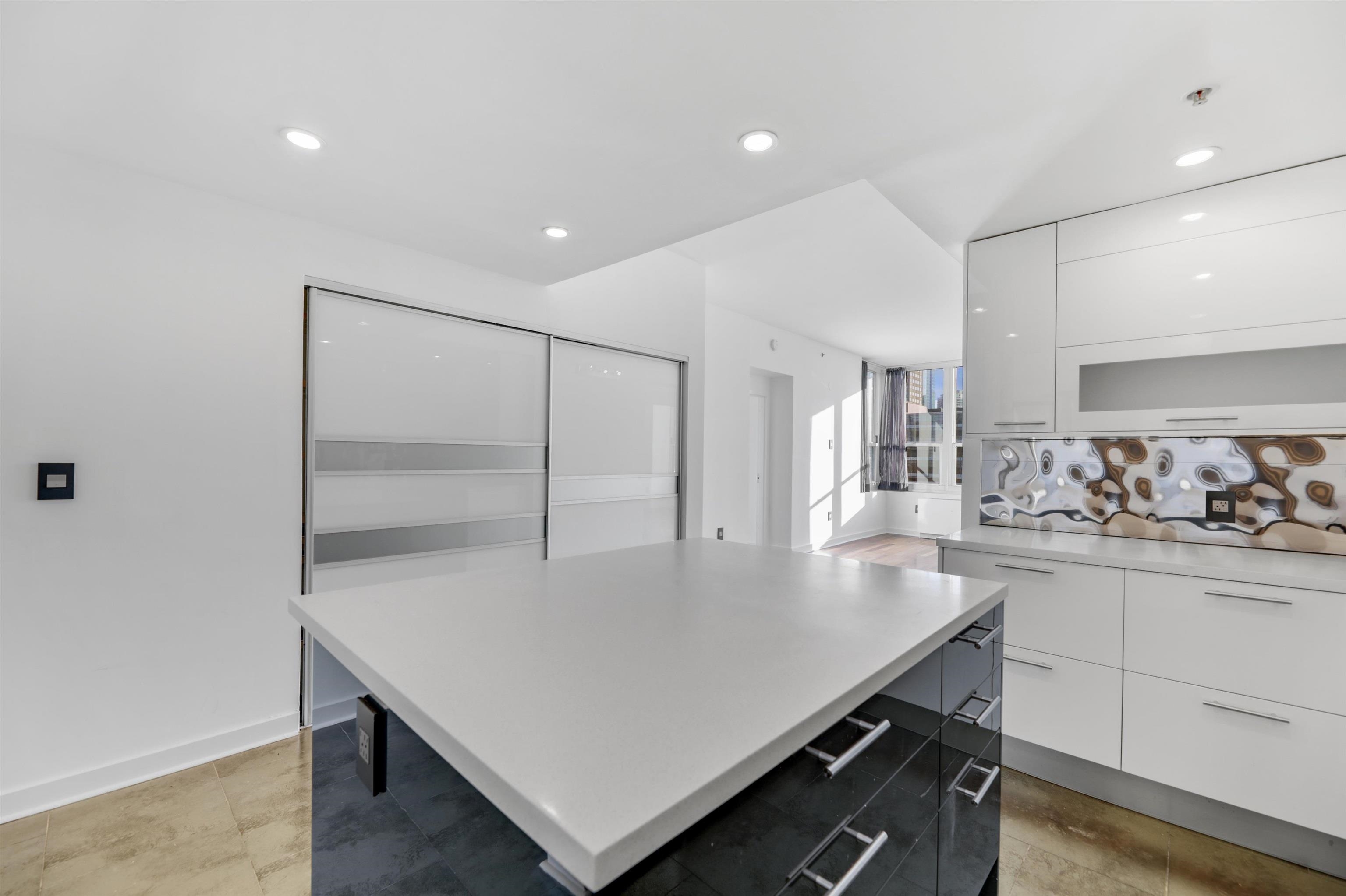 88 MORGAN ST Unit: 1006