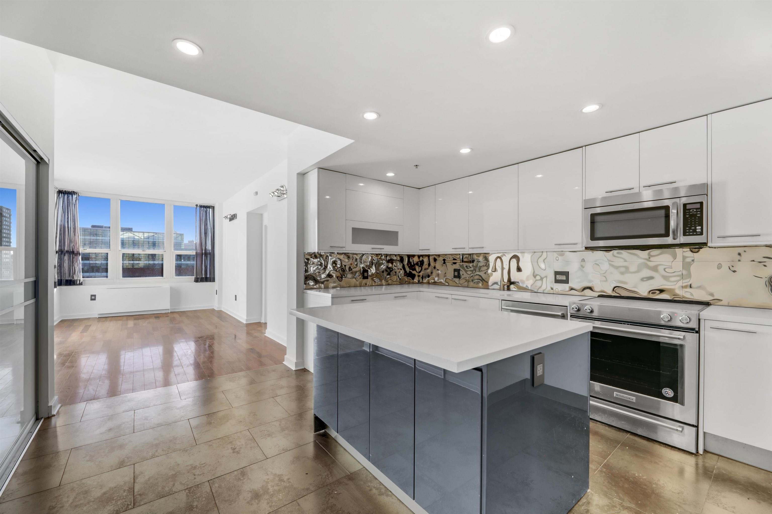 88 MORGAN ST Unit: 1006