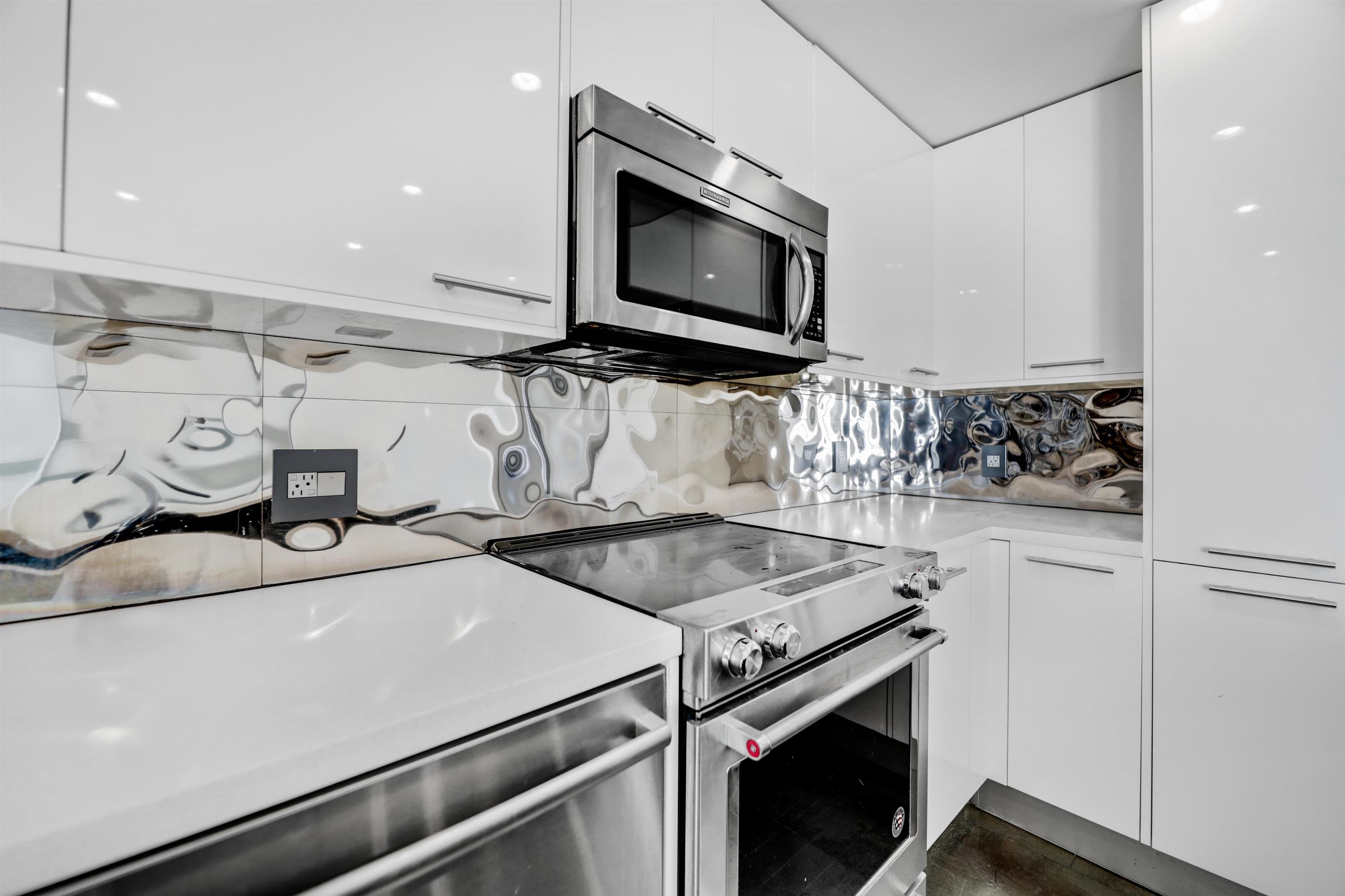 88 MORGAN ST Unit: 1006