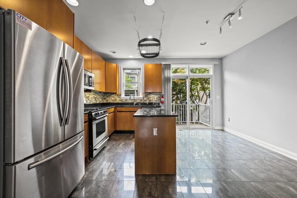 235 PRICE CT