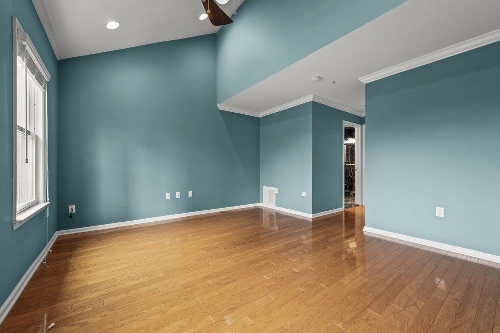 235 PRICE CT