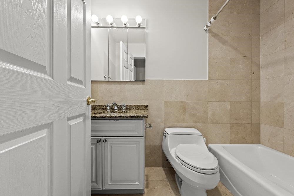 235 PRICE CT