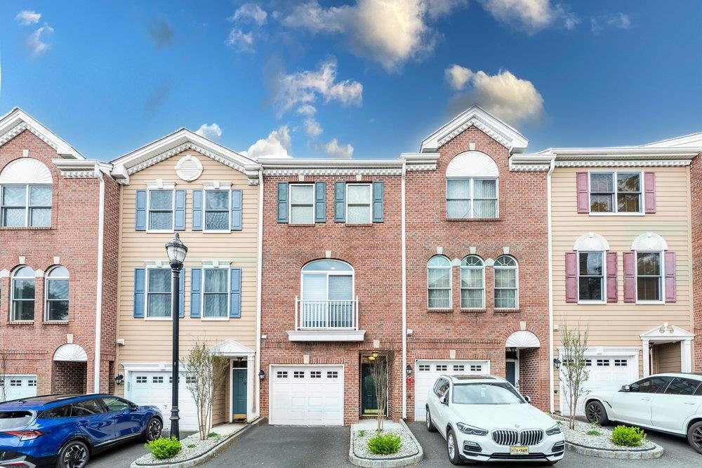 235 PRICE CT