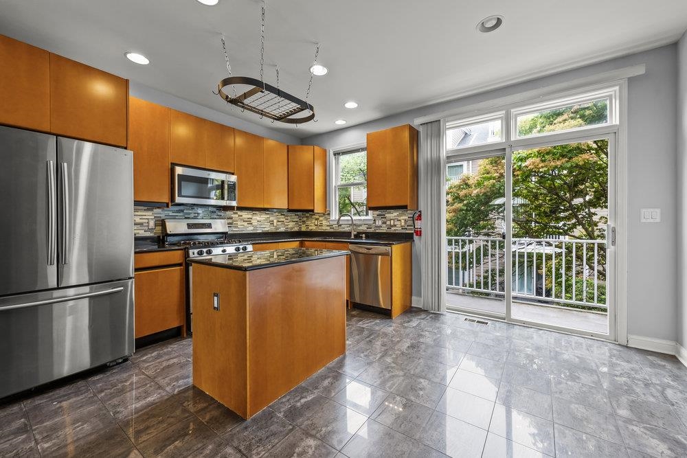 235 PRICE CT