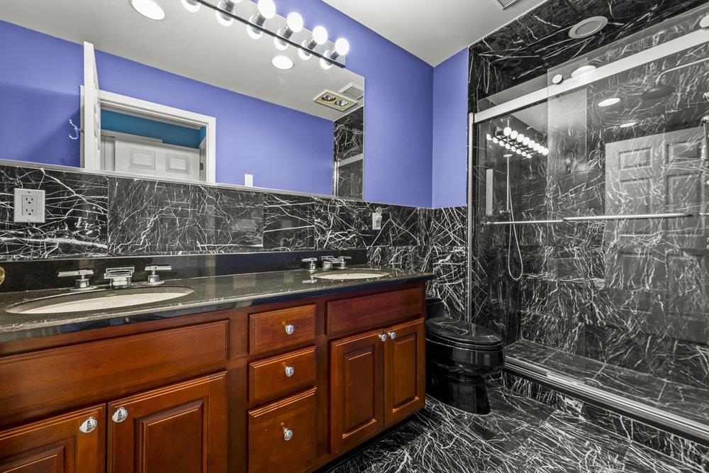235 PRICE CT