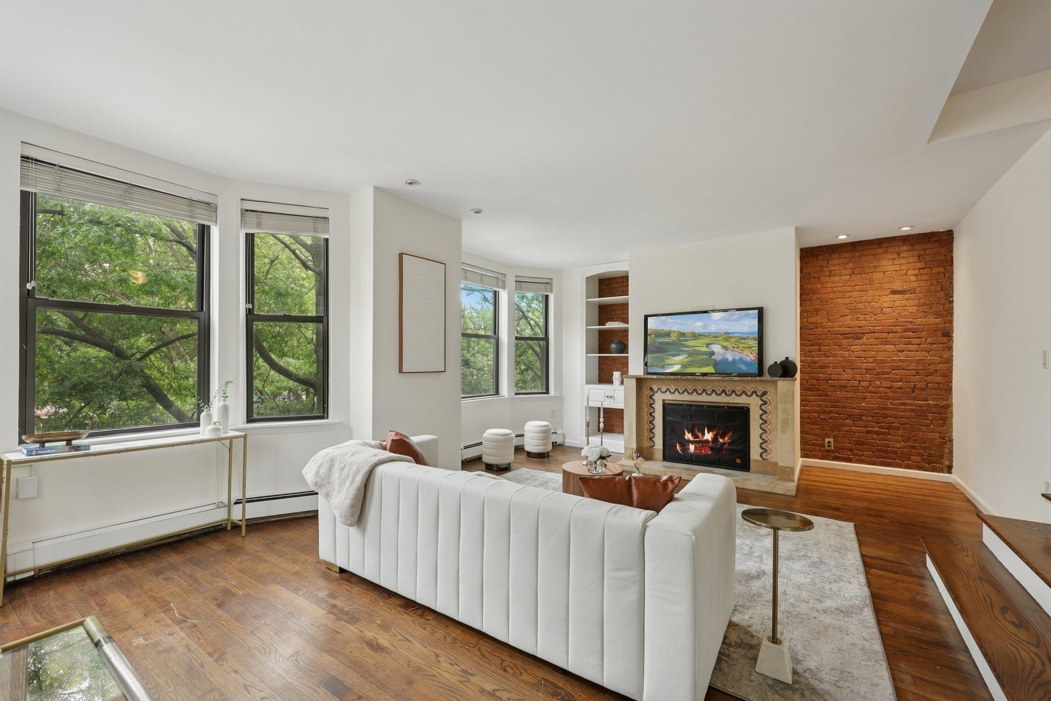 48-50 WEST HAMILTON PL Unit: 5