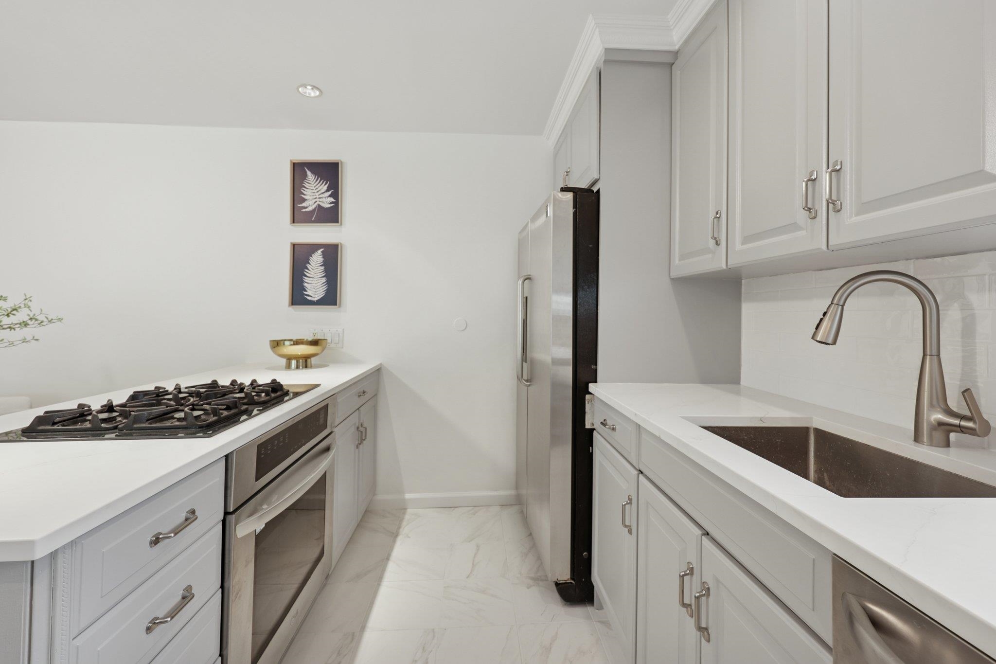 48-50 WEST HAMILTON PL Unit: 5