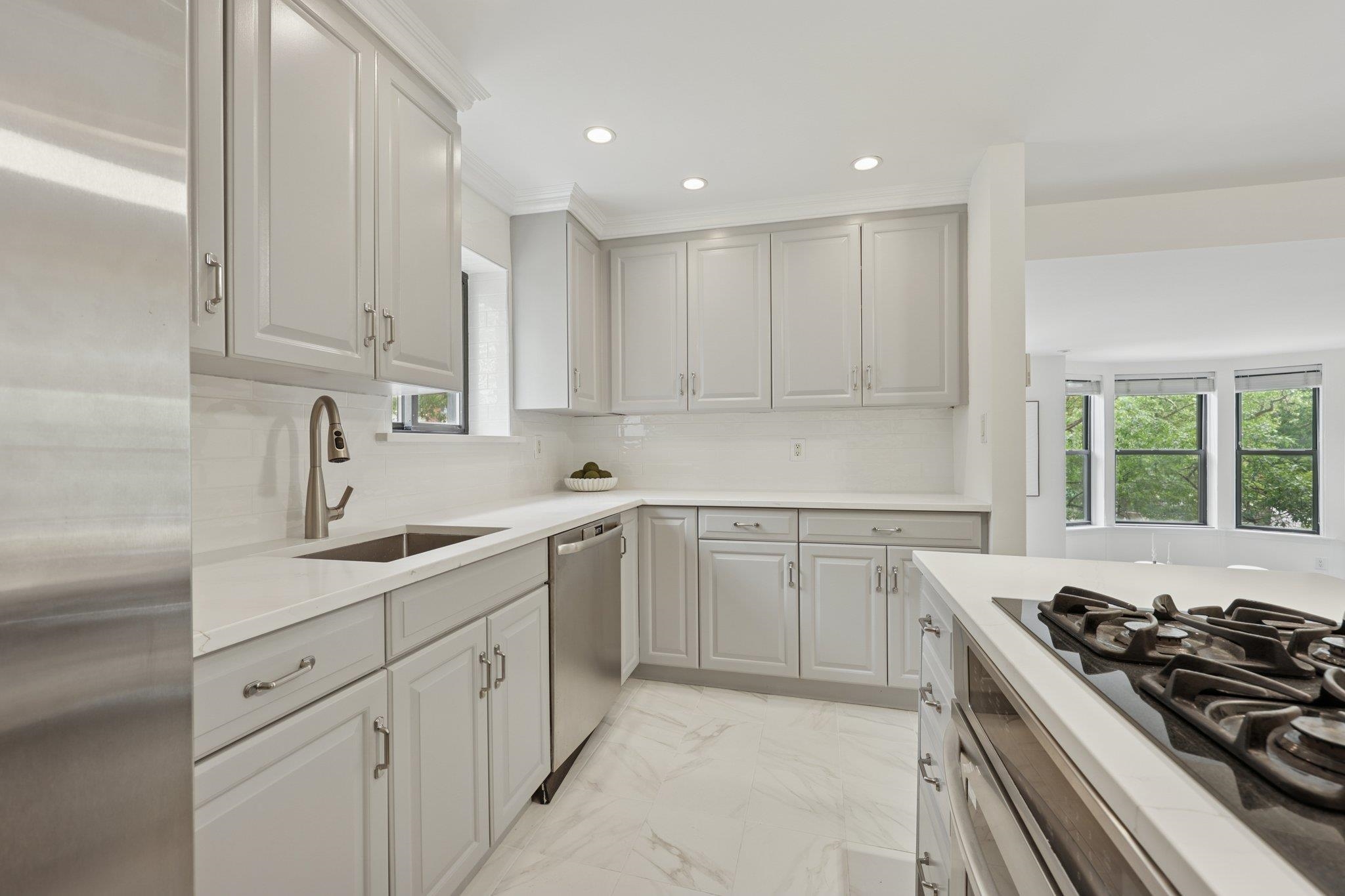 48-50 WEST HAMILTON PL Unit: 5
