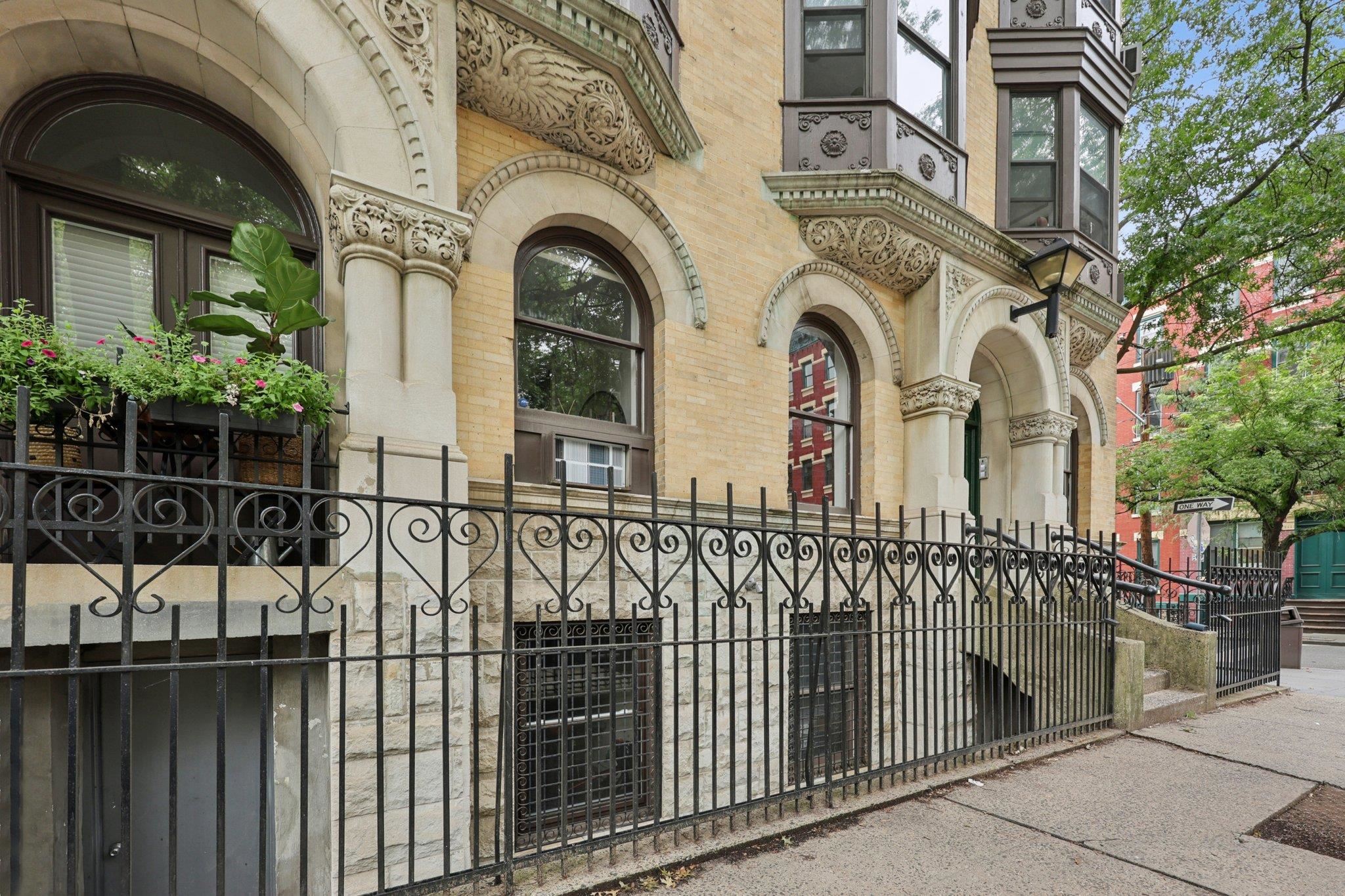 48-50 WEST HAMILTON PL Unit: 5