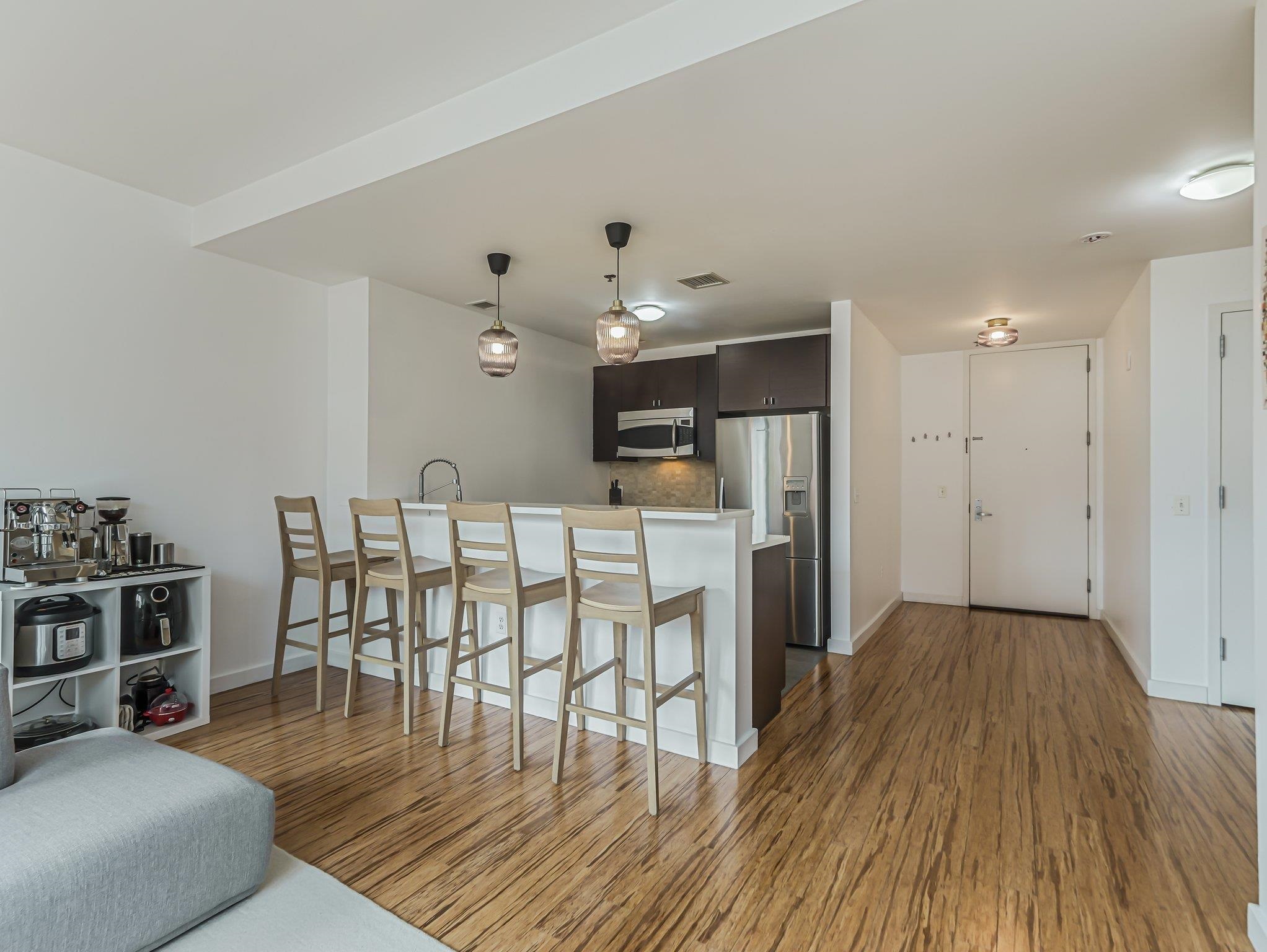 232 PAVONIA AVE Unit: 517