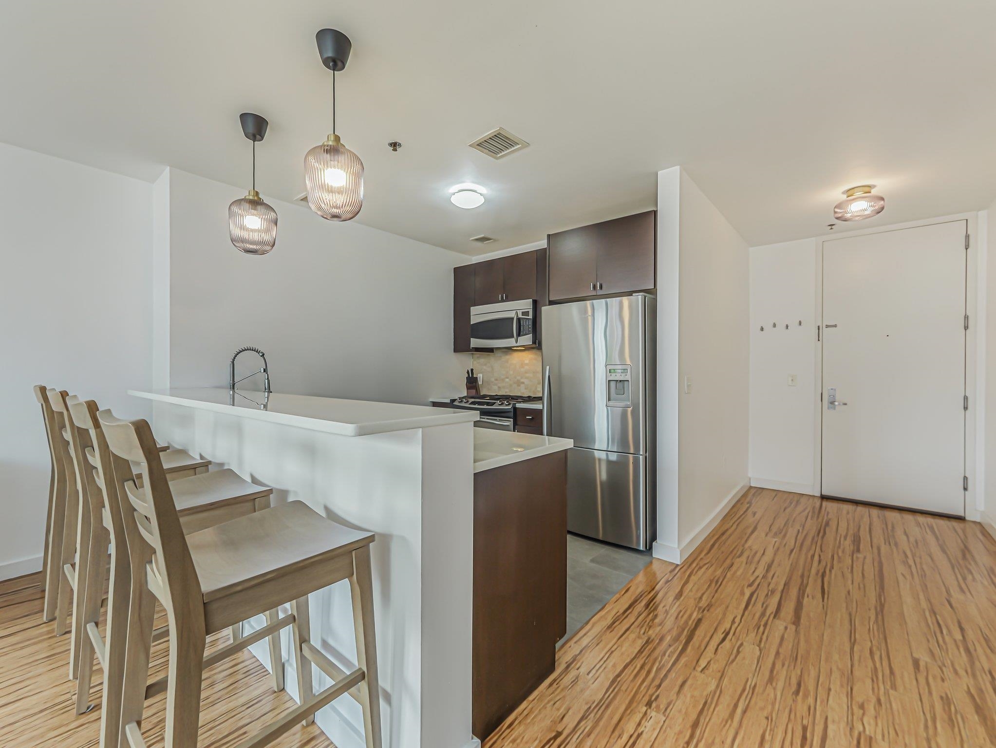 232 PAVONIA AVE Unit: 517