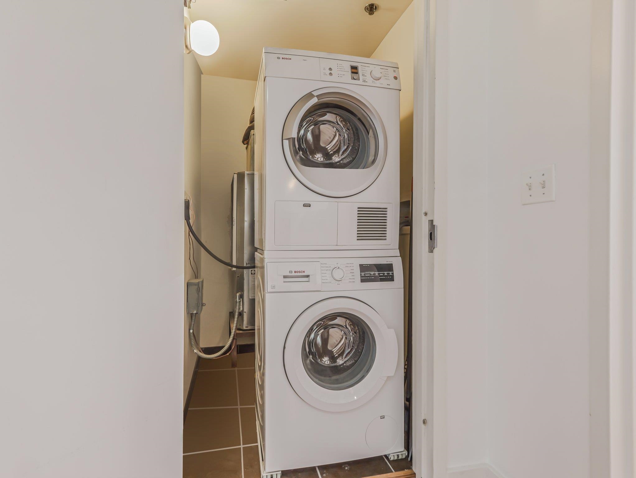 232 PAVONIA AVE Unit: 517